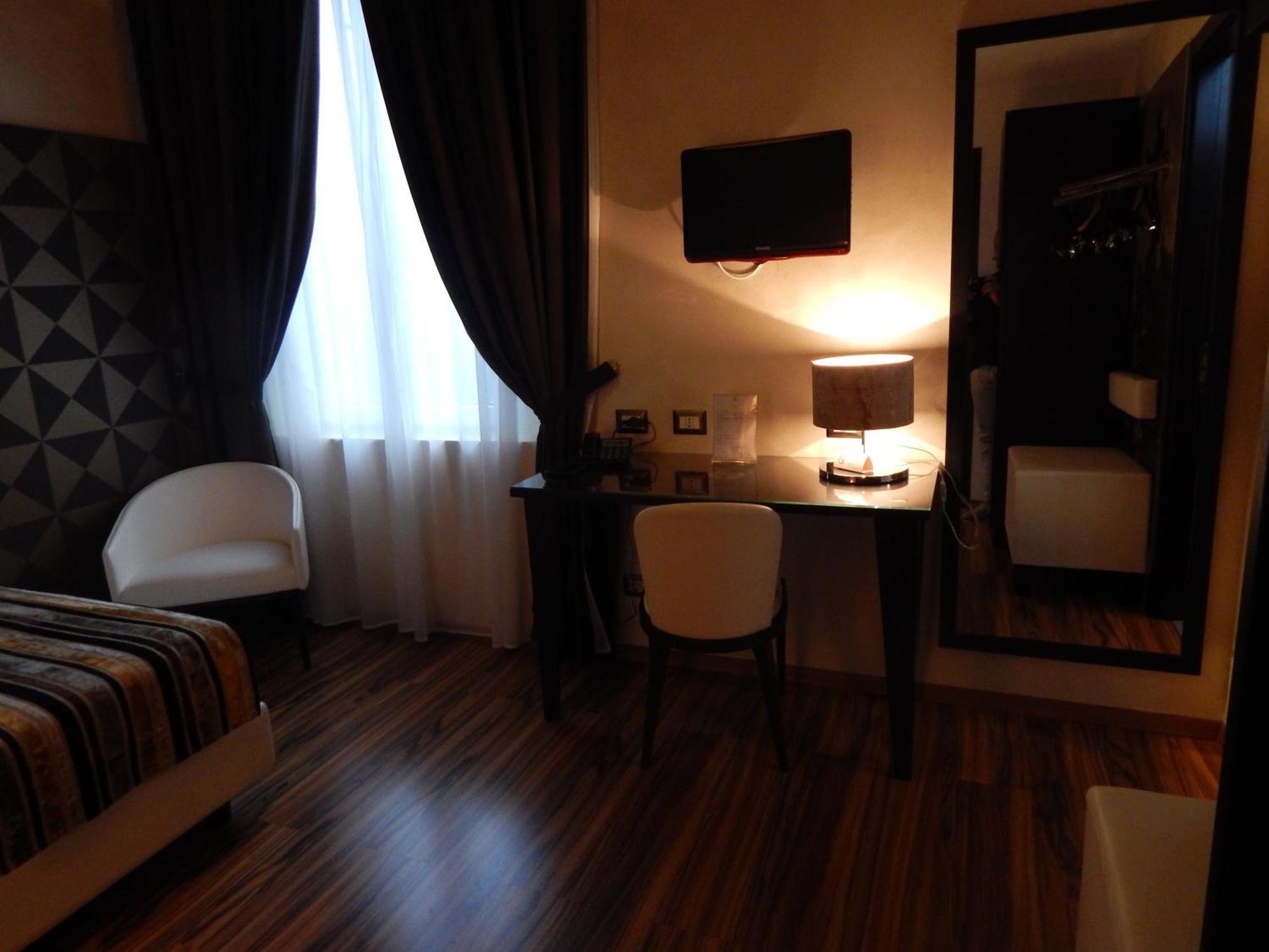 Hotel Nazionale Ferrara Camera foto
